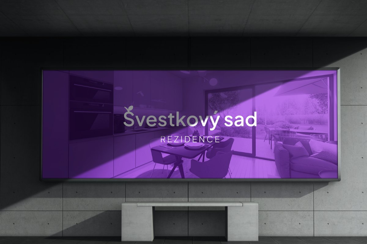 Světelná plocha s logem Švestkový sad Rezidence v interiéru